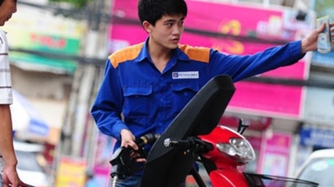 Pha trộn xăng để trục lợi sẽ bị phạt đến 100 triệu VNĐ