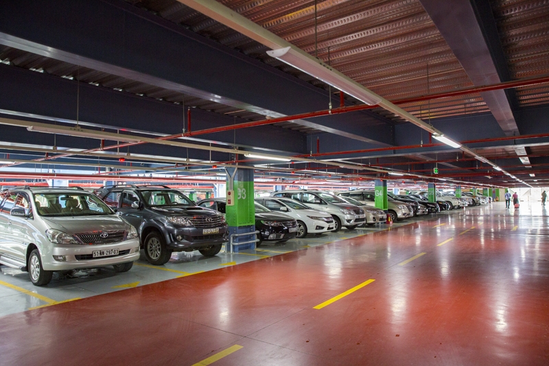 Ra sân bay, tự lái hay taxi? ra san bay tu lai hay taxi