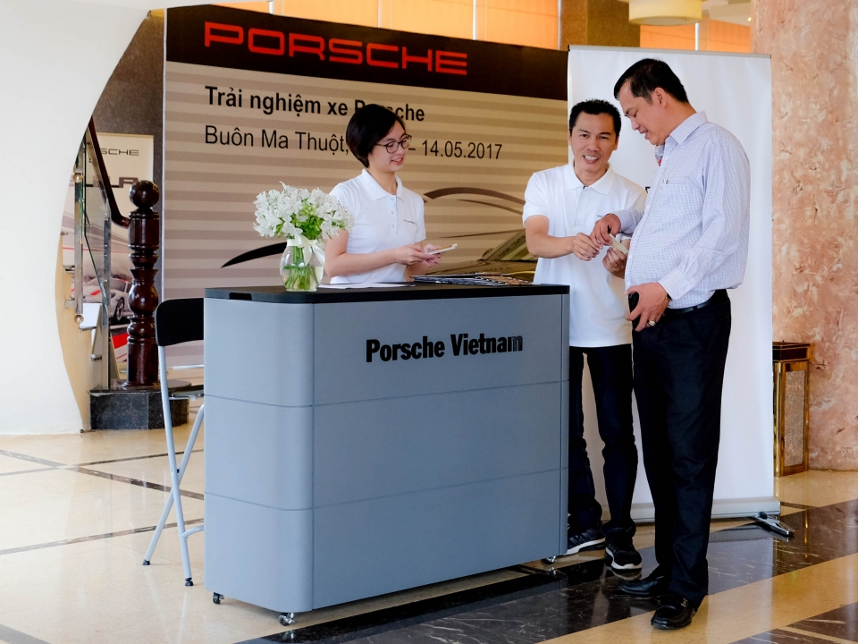 Trải nghiệm cảm giác sau vô – lăng của Porsche: Phong cách từ nguồn cội trai nghiem cam giac sau vo lang cua porsche phong cach tu nguon coi