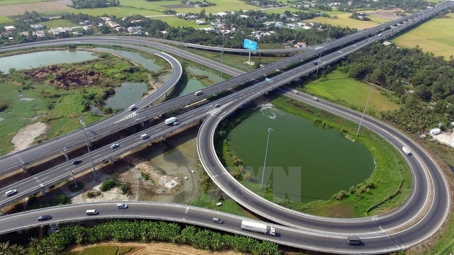 Dự án cao tốc Bắc - Nam: Mức thu phí dự tính 2,4 triệu đồng/lượt du an cao toc bac nam muc thu phi du tinh 24 trieu dongluot