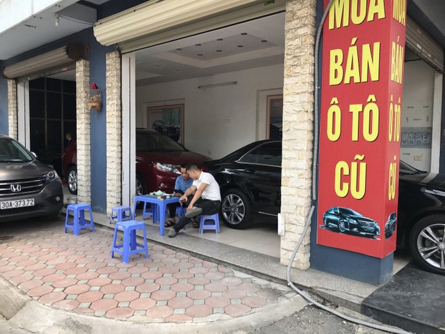 Ô tô cũ ế thảm, bán lỗ chẳng ai mua: Buôn to, lỗ nặng o to cu e tham ban lo chang ai mua buon to lo nang