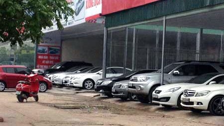 Ô tô cũ ế thảm, bán lỗ chẳng ai mua: Buôn to, lỗ nặng o to cu e tham ban lo chang ai mua buon to lo nang