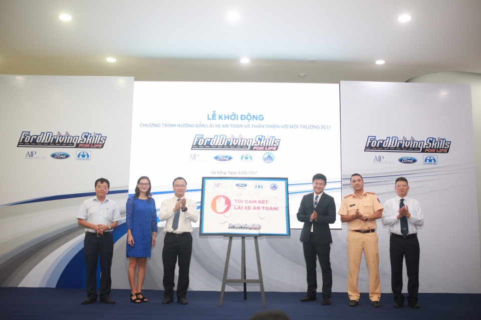 Ford Việt Nam khởi động chương trình “Hướng dẫn Lái xe An toàn và Thân thiện với Môi trường” 2017 ford viet nam khoi dong chuong trinh huong dan lai xe an toan va than thien voi moi truong 2017