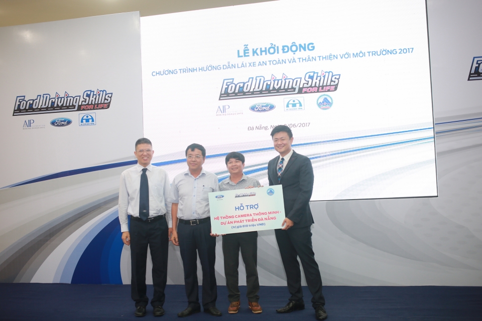 Ford Việt Nam khởi động chương trình “Hướng dẫn Lái xe An toàn và Thân thiện với Môi trường” 2017 ford viet nam khoi dong chuong trinh huong dan lai xe an toan va than thien voi moi truong 2017