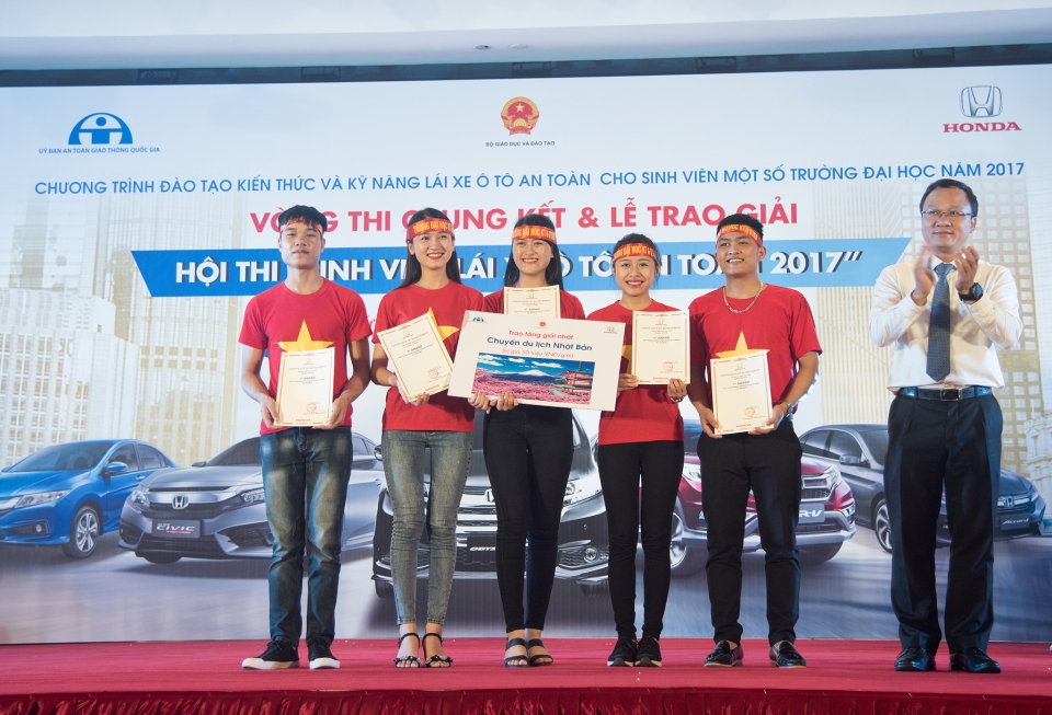 honda viet nam to chuc thanh cong hoi thi sinh vien lai xe o to an toan nam 2017