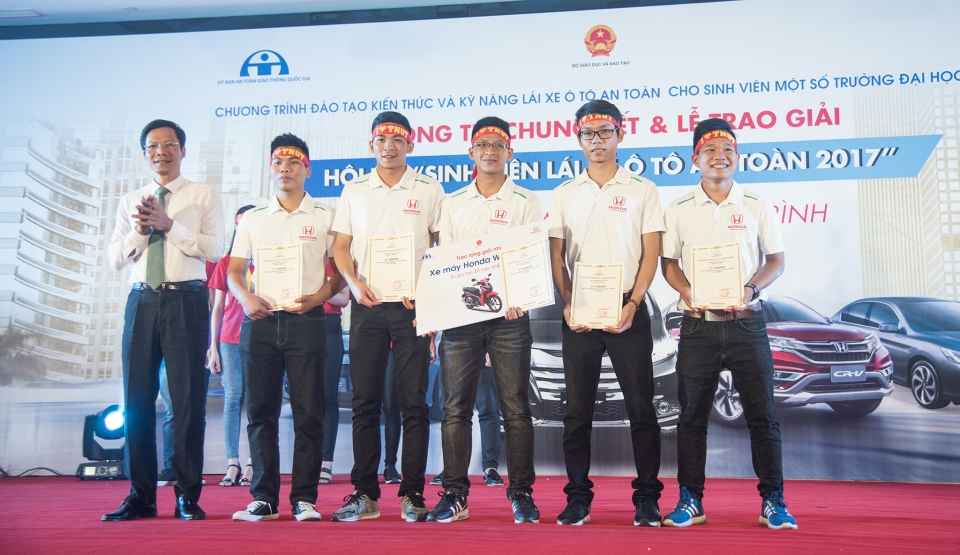 honda viet nam to chuc thanh cong hoi thi sinh vien lai xe o to an toan nam 2017
