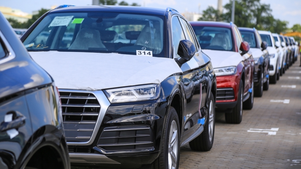 Audi Q5 hoàn toàn mới vừa cập cảng TP Hồ Chí Minh