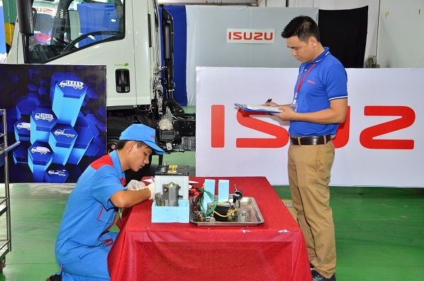 Sôi động hội thi tay nghề kỹ thuật viên Isuzu toàn quốc 2017 soi dong hoi thi tay nghe ky thuat vien isuzu toan quoc 2017