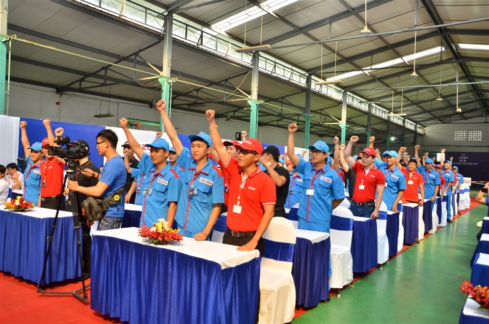 Sôi động hội thi tay nghề kỹ thuật viên Isuzu toàn quốc 2017 soi dong hoi thi tay nghe ky thuat vien isuzu toan quoc 2017