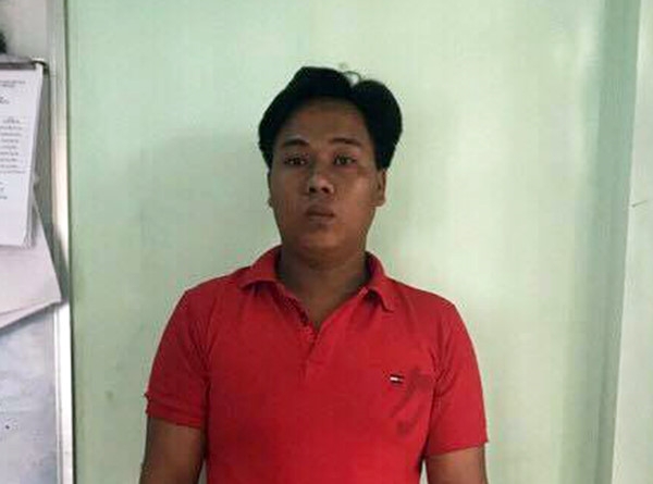 tam giu nam thanh nien dap mu bao hiem vao dau co gai sau va cham giao thong