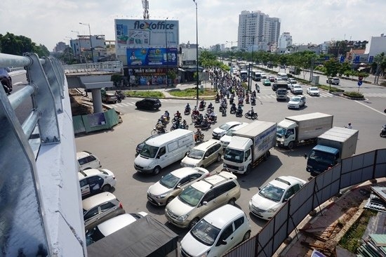 Tồn tại bất cập giao thông ở cửa ngõ Tân Sơn Nhất sau thông xe cầu vượt ton tai bat cap giao thong o cua ngo tan son nhat sau thong xe cau vuot