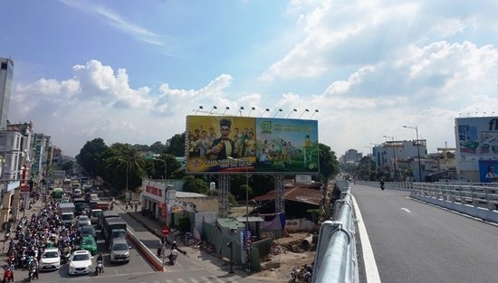 Tồn tại bất cập giao thông ở cửa ngõ Tân Sơn Nhất sau thông xe cầu vượt ton tai bat cap giao thong o cua ngo tan son nhat sau thong xe cau vuot