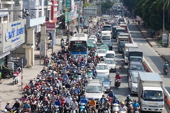 Tồn tại bất cập giao thông ở cửa ngõ Tân Sơn Nhất sau thông xe cầu vượt ton tai bat cap giao thong o cua ngo tan son nhat sau thong xe cau vuot