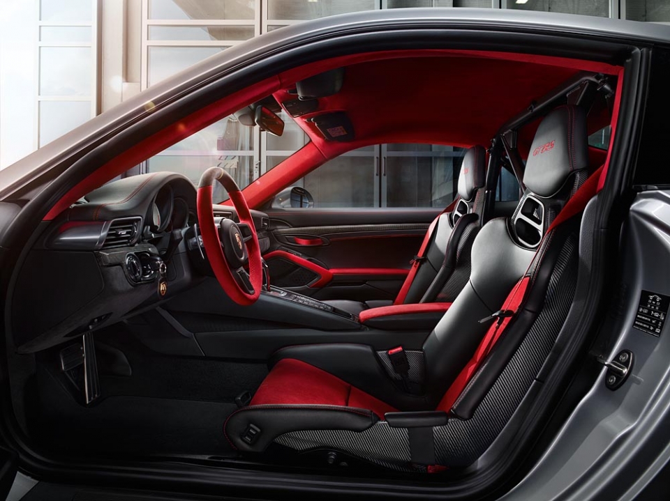 Về Việt Nam, Porsche 911 GT2 RS sẽ đắt hơn cả Lamborghini Huracan ve viet nam porsche 911 gt2 rs se dat hon ca lamborghini huracan