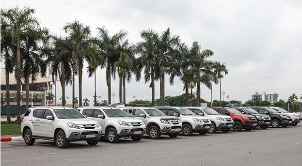 tung bung ngay hoi offline cua nhung nguoi me xe isuzu mu x tai ha noi