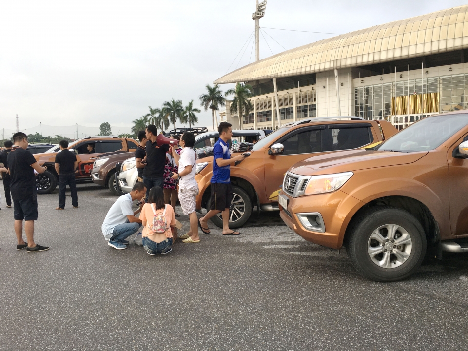 cau lac bo nissan navara chao mung sinh nhat lan thu 2