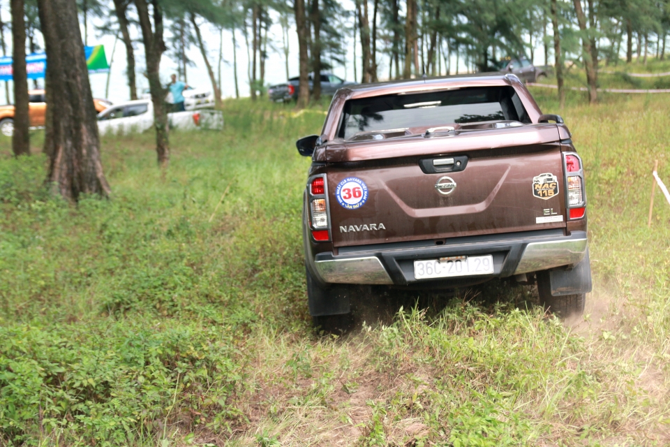 cau lac bo nissan navara chao mung sinh nhat lan thu 2