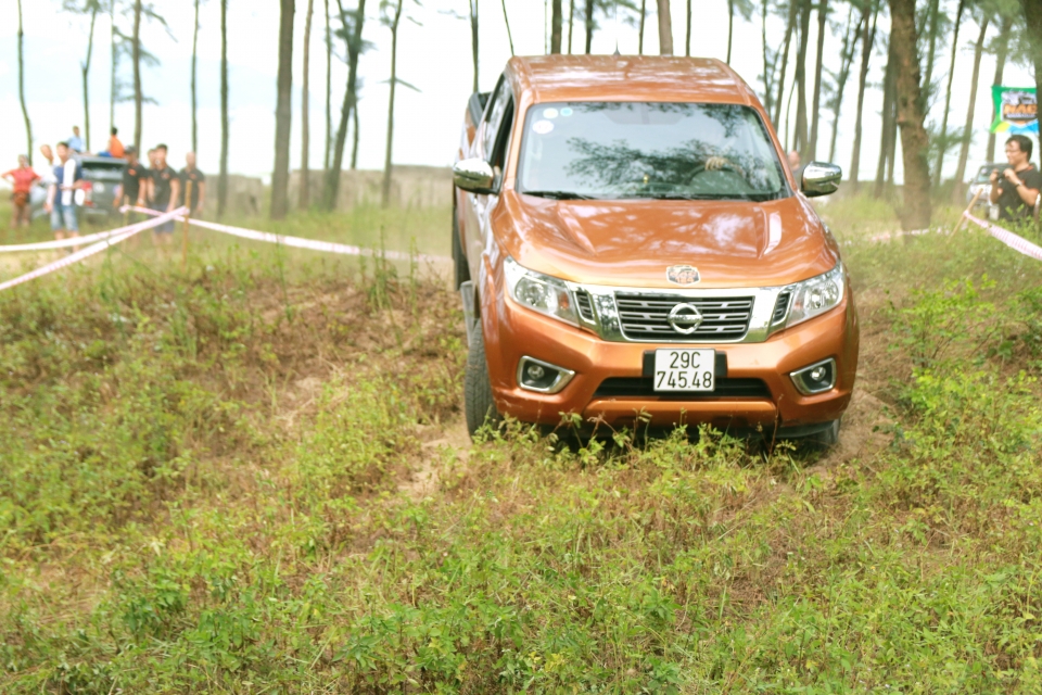cau lac bo nissan navara chao mung sinh nhat lan thu 2