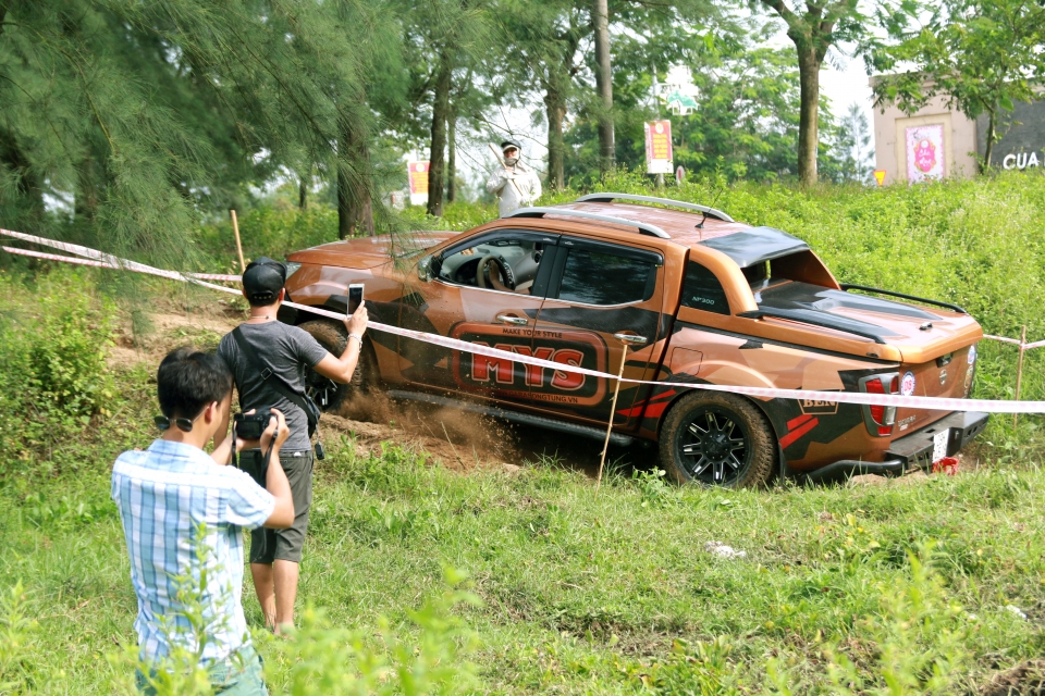 cau lac bo nissan navara chao mung sinh nhat lan thu 2