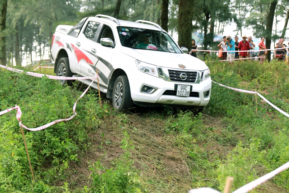 cau lac bo nissan navara chao mung sinh nhat lan thu 2