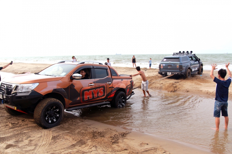 Câu lạc bộ Nissan Navara chào mừng sinh nhật lần thứ 2 cau lac bo nissan navara chao mung sinh nhat lan thu 2