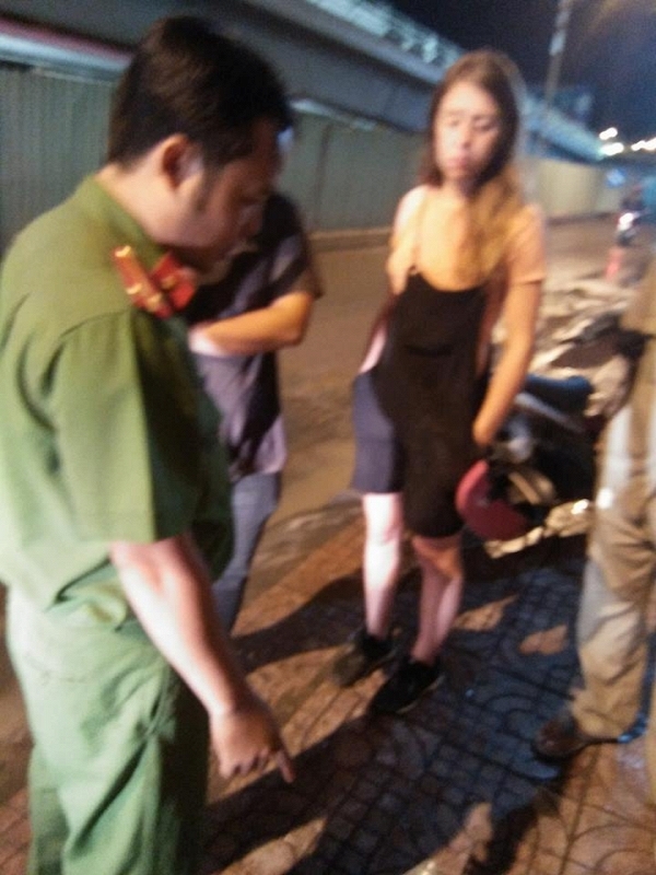 hai co gai nuoc ngoai bi trom xe may khi gap tngt o tp ho chi minh