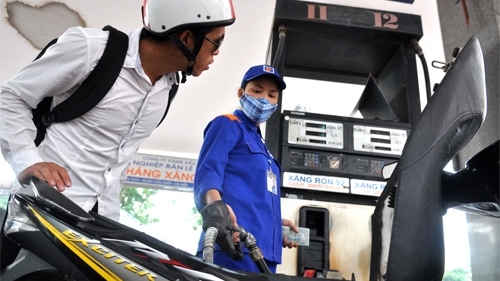 Từ 15h hôm nay 4/8, giá xăng tăng thêm gần 600 đồng