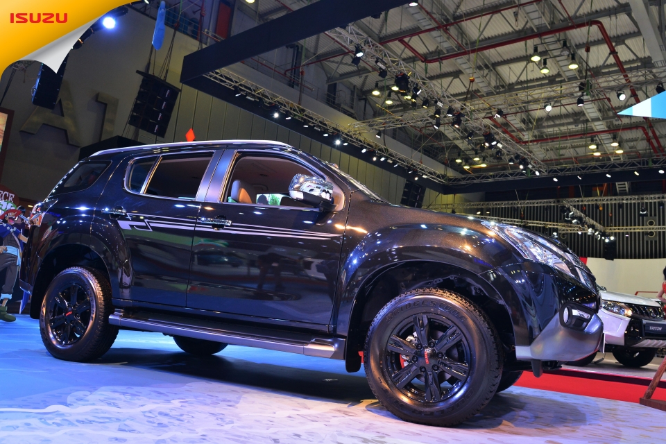 Isuzu mu-X và D-MAX 2017: Bộ đôi ấn tượng tại VMS 2017 isuzu mu x va d max 2017 bo doi an tuong tai vms 2017