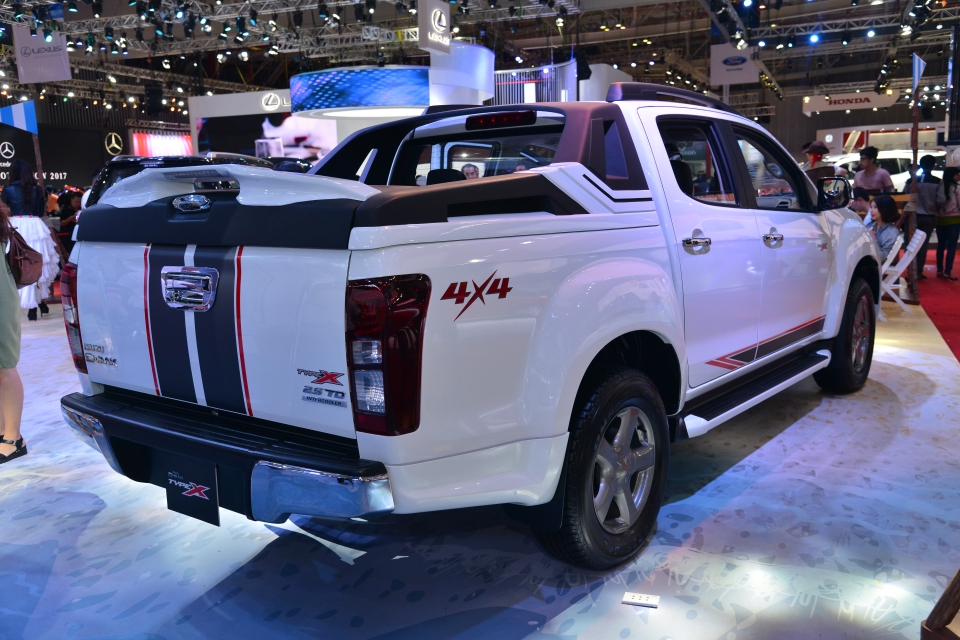 Isuzu mu-X và D-MAX 2017: Bộ đôi ấn tượng tại VMS 2017 isuzu mu x va d max 2017 bo doi an tuong tai vms 2017