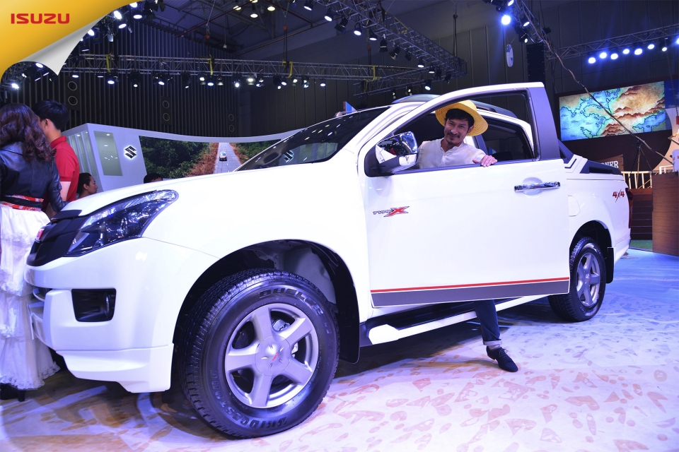isuzu mu x va d max 2017 bo doi an tuong tai vms 2017