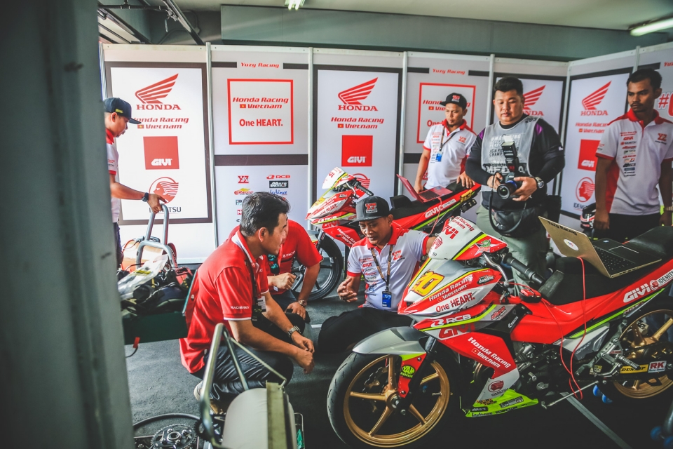Honda Việt Nam tham gia chặng 4 giải đua Mô tô châu Á 2017 tại Indonesia honda viet nam tham gia chang 4 giai dua mo to chau a 2017 tai indonesia