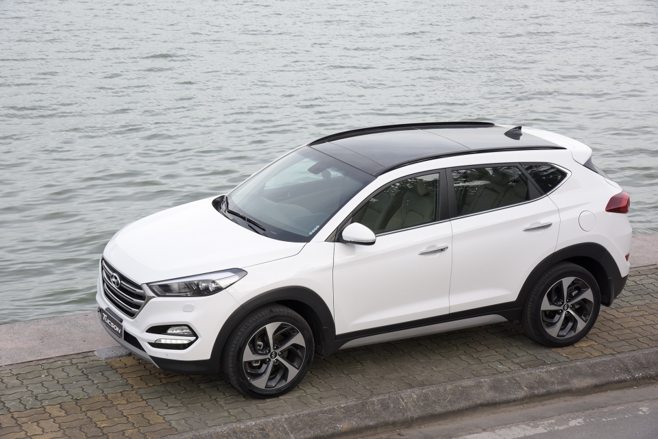 Hyundai Tucson 2017 ra mắt với động cơ tăng áp, giá từ 815 triệu đồng hyundai tucson 2017 ra mat voi dong co tang ap gia tu 815 trieu dong
