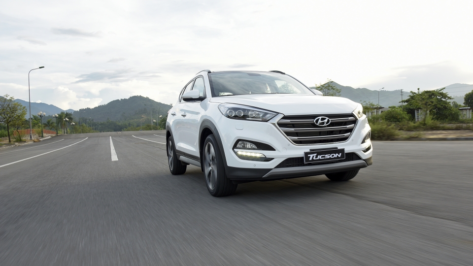 Hyundai Tucson 2017 ra mắt với động cơ tăng áp, giá từ 815 triệu đồng hyundai tucson 2017 ra mat voi dong co tang ap gia tu 815 trieu dong