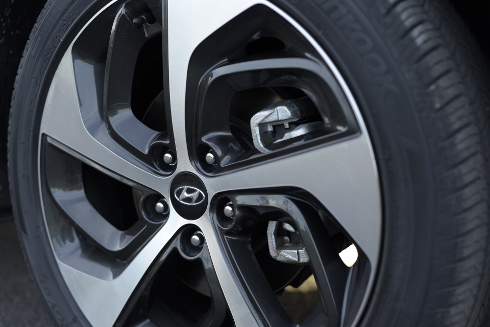 Hyundai Tucson 2017 ra mắt với động cơ tăng áp, giá từ 815 triệu đồng hyundai tucson 2017 ra mat voi dong co tang ap gia tu 815 trieu dong