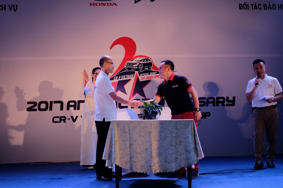 hon 100 xe honda cr v quy tu tai tuan chau mung sinh nhat chi hoi cr v vog