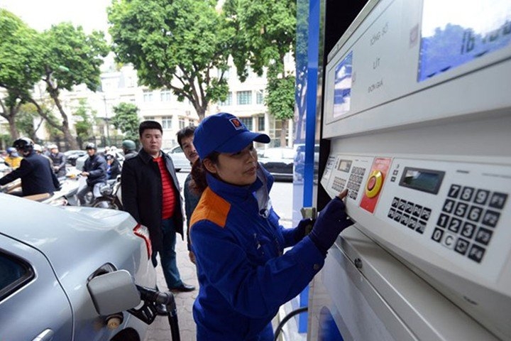 Giá xăng tăng từ 15h chiều 5/9, lên gần 17.800 đồng/lít gia xang tang tu 15h chieu 59 len toi da 17792 donglit