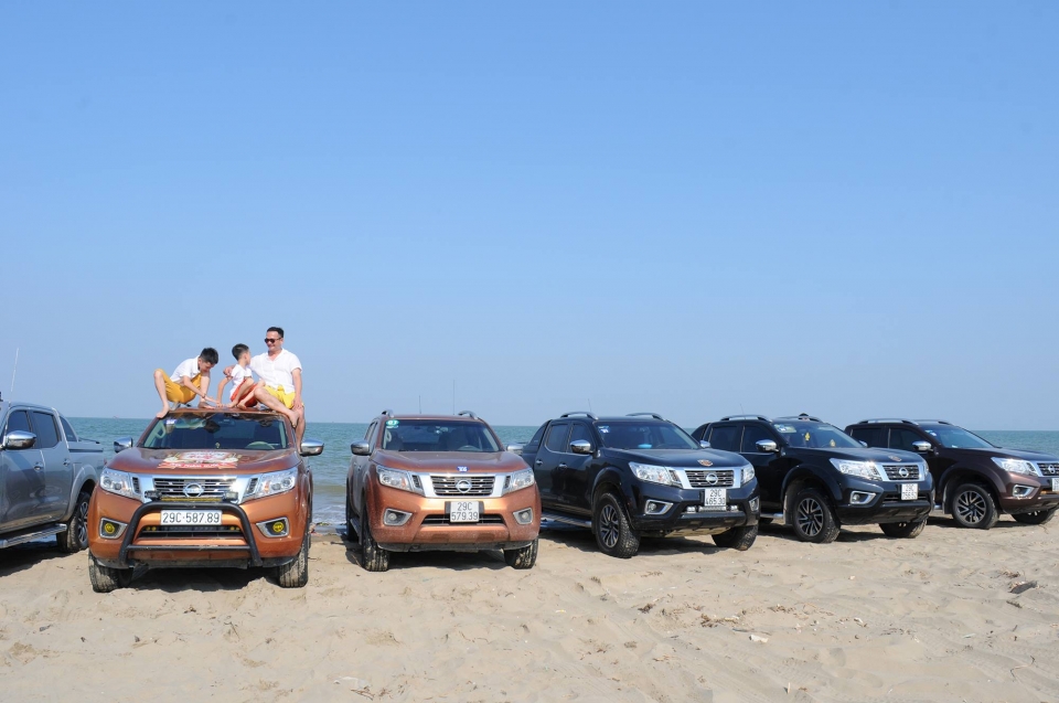 Đại gia đình Navara: Cùng chung đam mê chinh phục mọi địa hình dai gia dinh navara cung chung dam me chinh phuc moi dia hinh