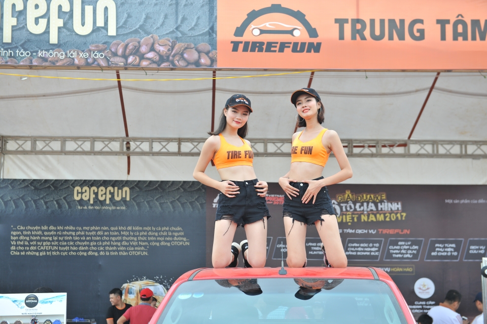 voc 2017 rang ro nhung bong hong giua chao lua