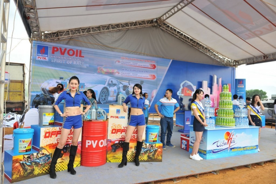 voc 2017 rang ro nhung bong hong giua chao lua