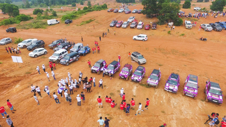 voc 2017 suzuki vitara vuot duong dua lay loi ngoan muc