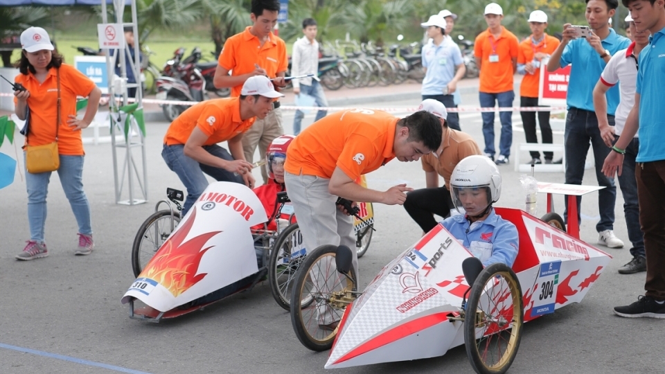 Honda tặng Wave Alpha cho trường ẵm giải nhất EMC 2019