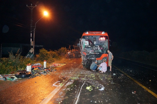 tai nan lien hoan tren duong ho chi minh hang chuc nguoi thuong vong