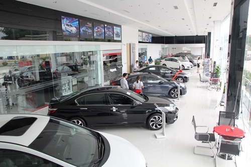 Thị trường ô tô trong nước: Trầm lắng chờ giảm thuế thi truong o to trong nuoc tram lang cho giam thue