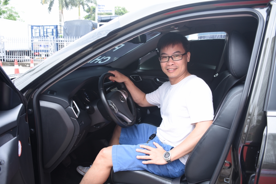 hung khoi cung su kien nissan vui cuoi tuan hoa cam xuc