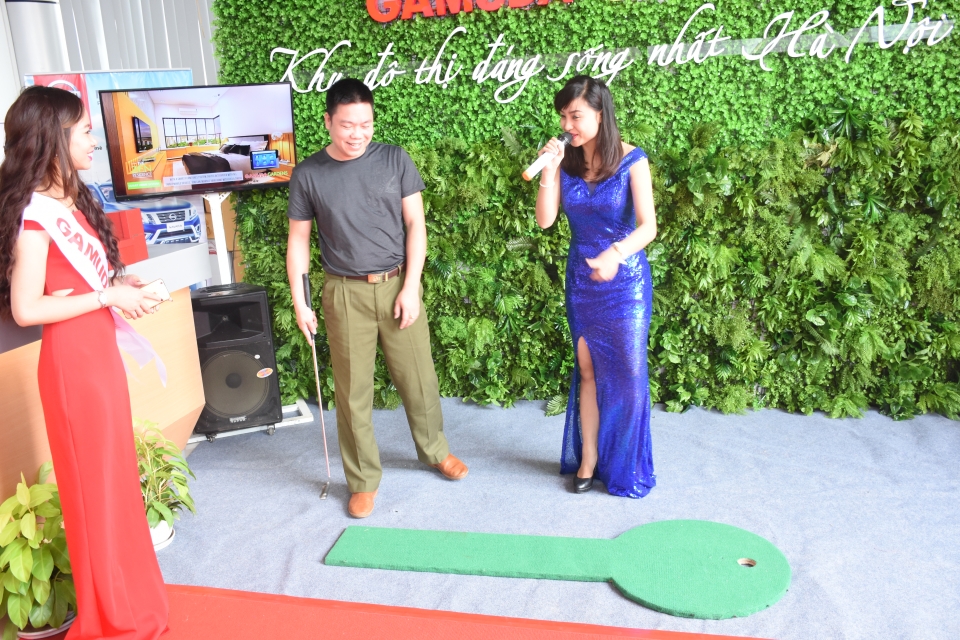 hung khoi cung su kien nissan vui cuoi tuan hoa cam xuc