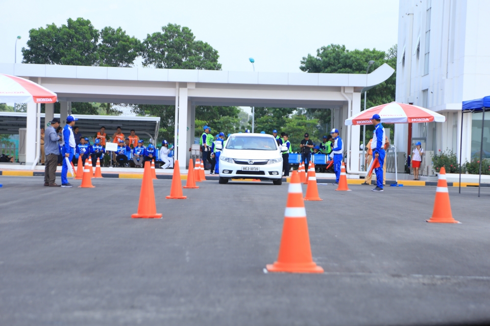 Honda Việt Nam chính thức triển khai chương trình đào tạo lái xe ô tô hạng B1 và B2 honda viet nam chinh thuc trien khai chuong trinh dao tao lai xe o to hang b1 va b2