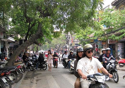 ha noi mo rong tuyen pho di bo cuoi tuan tai hang gai cau go