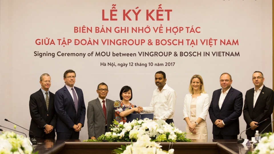 Vingroup và Bosch ký biên bản hợp tác sản xuất ô tô, xe máy điện