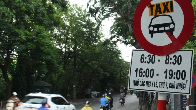 Kiến nghị dỡ bỏ các biển cấm Taxi trên phố