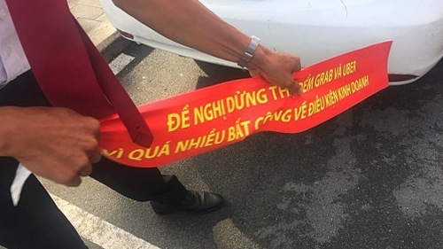 Hiệp hội Vận tải Hà Nội khuyên hãng taxi kiềm chế trước Uber, Grab